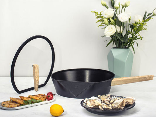 실리콘 핸들로 안전한 10.25Inch 알루미늄 후라이팬 오븐